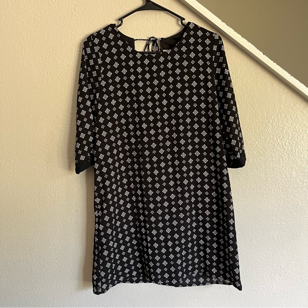 Black and White Patterned Dress Black and white mini dress with lace cuffs